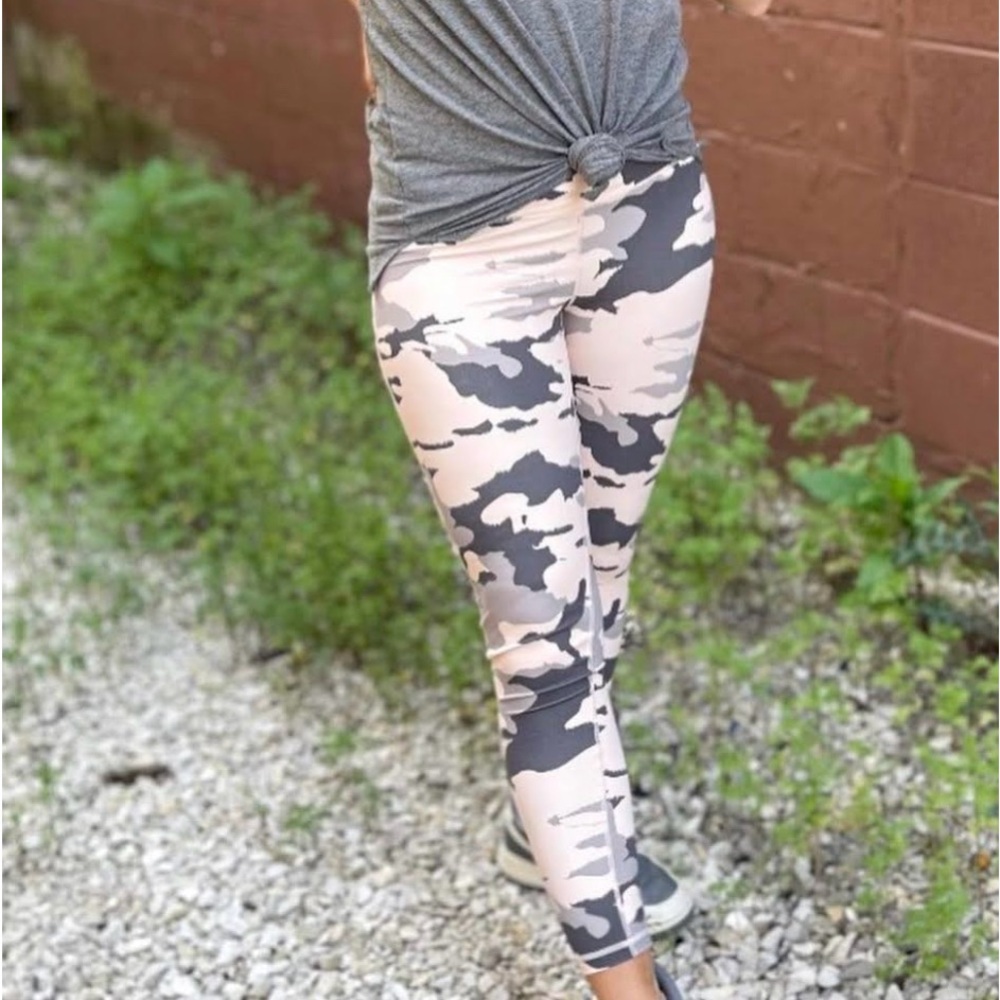 Mono B Full length camo leggings, high waisted, true to size, NWT